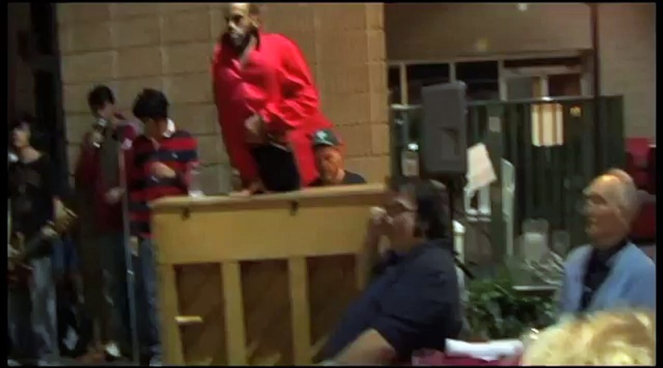 Terry Padgett sings White Christmas at Elvis Day video