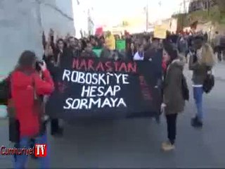 Kimlik gösterdi, tokat yedi