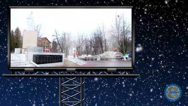 Ручная уборка снега после сильного снегопада с применением спецтехники в парках дворах улицах, на стоянках и у магазинов.