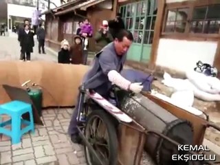 Hunharca Mısır Patlatan Adam