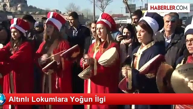 AK Partili Vekil Altınlı Lokum Dağıttı, Duyan Meydana Akın Etti
