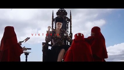 Une pop star amputée éveille les consciences avec un clip absolument magnifique !