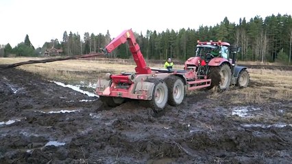 JOHN DEERE Traktör Çamur Banyosunda