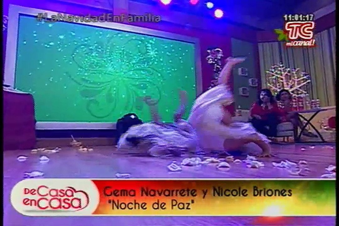 De Casa En Casa - Baile de dos princesas navideñas