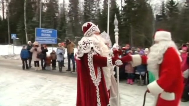 Russian, Finnish Santa Clauses meet at border