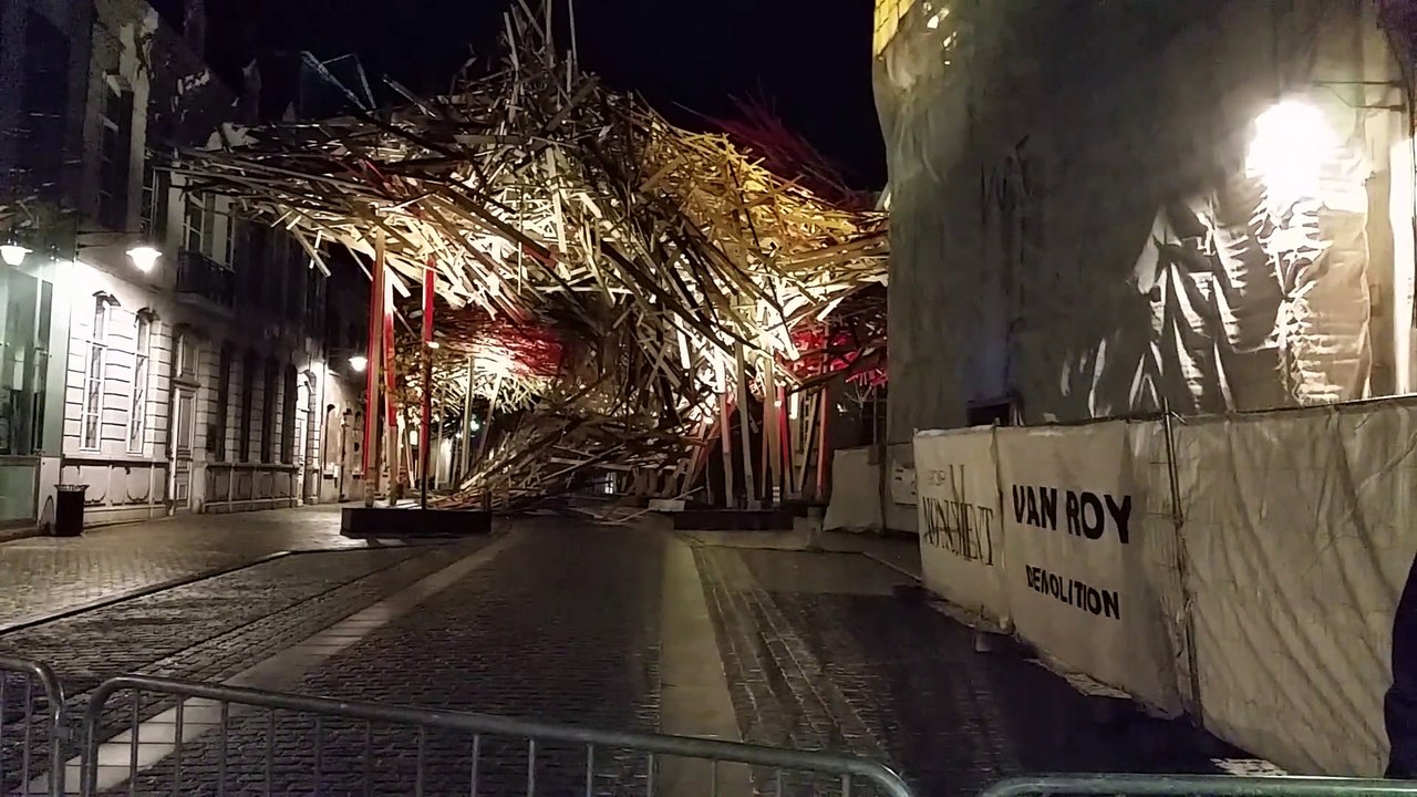Une des oeuvres phares de Mons 2015 s'effondre!