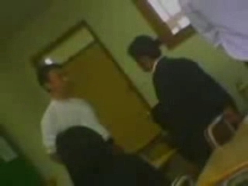 Prof defase une éleve