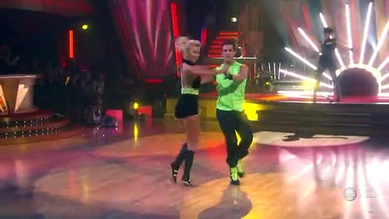 Kylie Minogue - 'Can't Get You Out Of My Head'