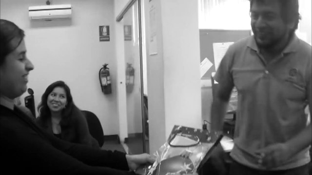 Feliz Navidad: Intercambio de regalos en Perú.com