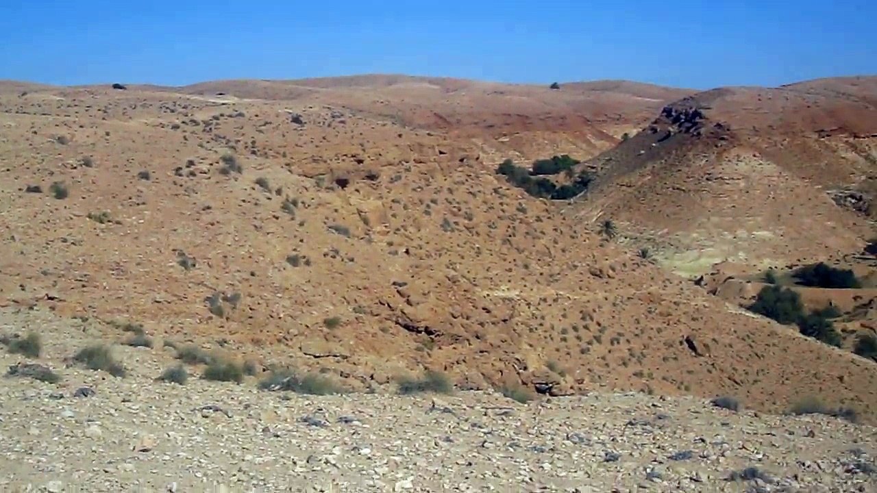 Marathon des Oasis Tunisie 2014 : Montagne du Reg , plaine de Tataouine, sur la crête