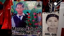 México: familiares de estudantes desaparecidos realizam vigília