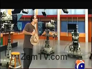 Amazing Acting by Saba Qamar in Hassan Nisar Show - Funny Video _