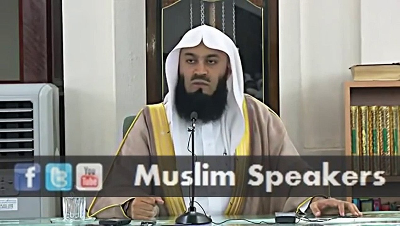 Can a Muslim say "Merry Christmas" - Mufti Menk