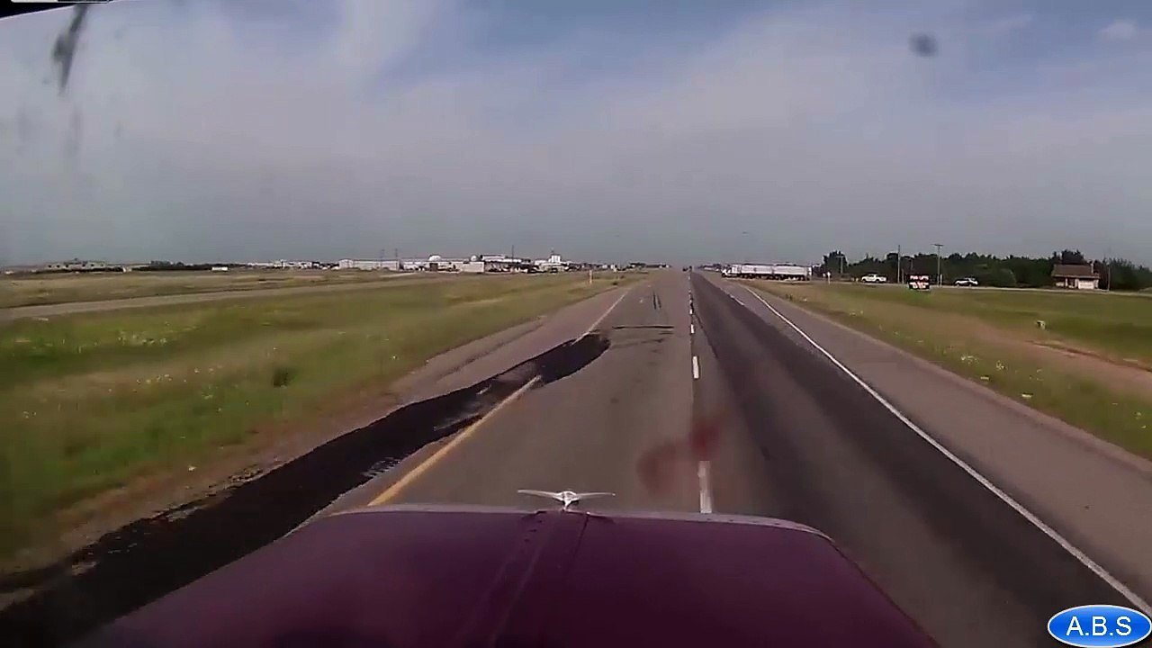 watch the skill of driver how he saved himself from accident...