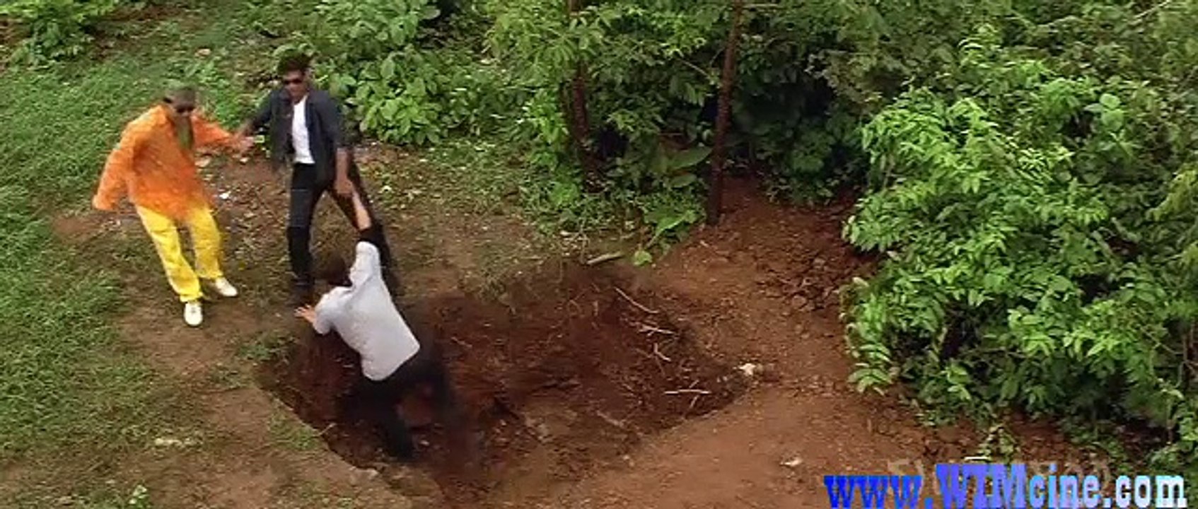 Aankhen (2002)_clip2