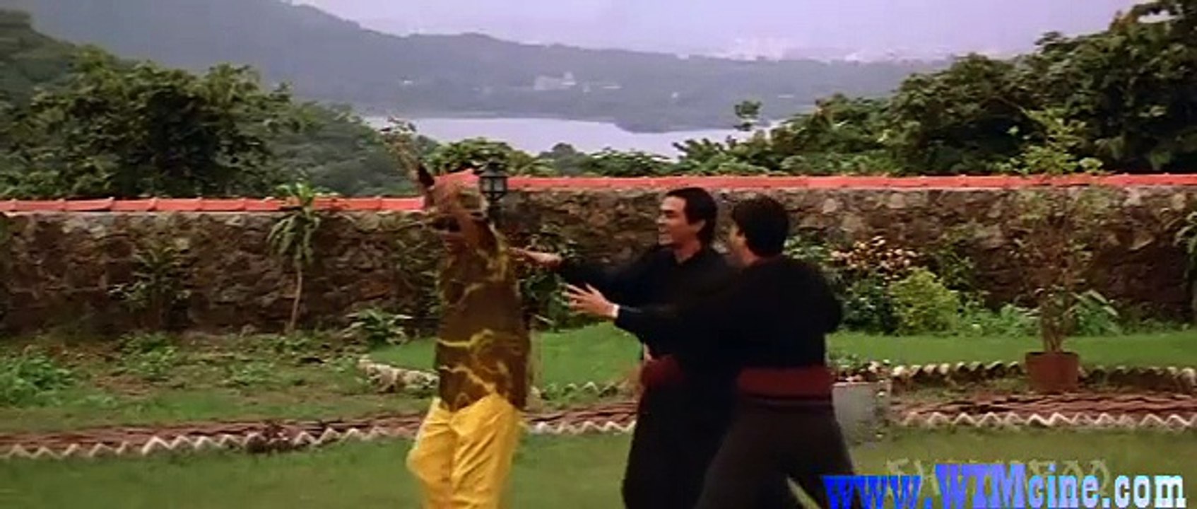 Aankhen (2002)_clip3