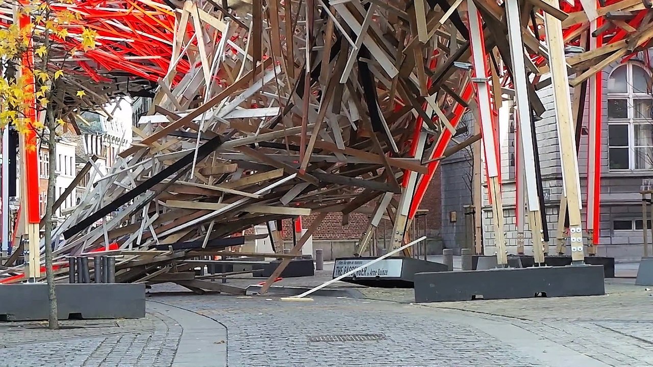 Mons: l'oeuvre "The passenger", installée dans le cadre de Mons 2015, s'est effondrée