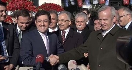 CHP'li Karayalçın, İnönü ve Hazinedar'ı Kameralar Önünde Tokalaştırdı