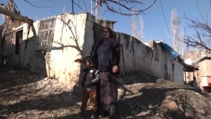 Yıkılmış Evde Yaşam Mücadelesi Veren Aile