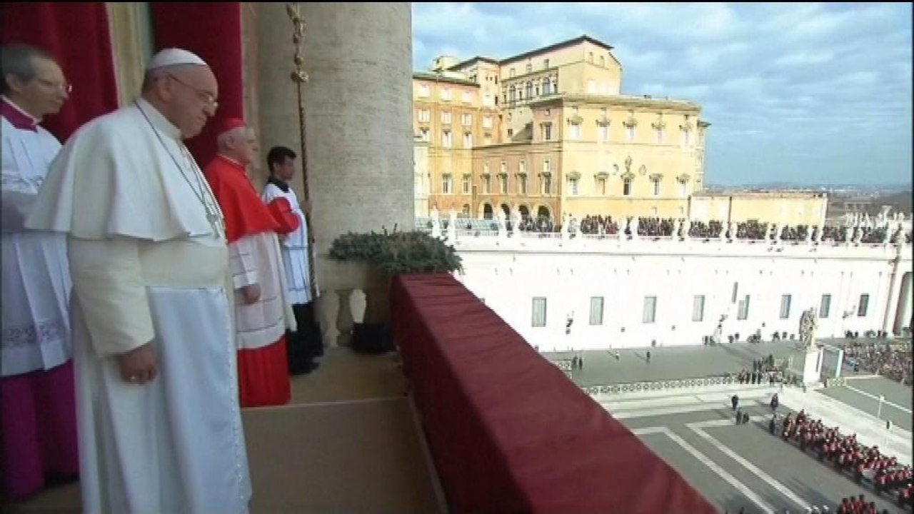 Noël: le pape dénonce la "persécution brutale" des jihadistes contre les chrétiens