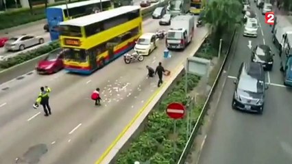 Hong Kong : 4 millions d'euros s'échappent d'un fourgon blindé