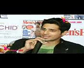 Siddharth Malhotra Shows His Six Pack Abs