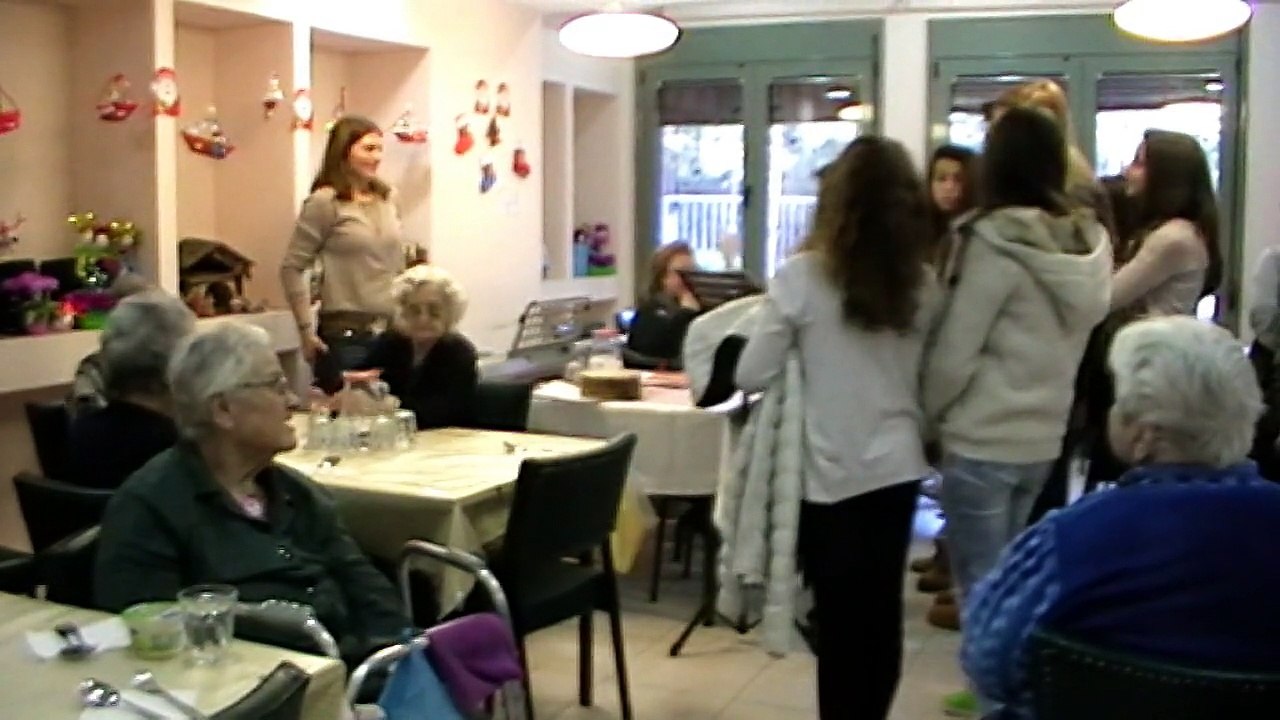 Επίσκεψη στο Χαρίσειο Γηροκομείο - Χριστούγεννα 2014