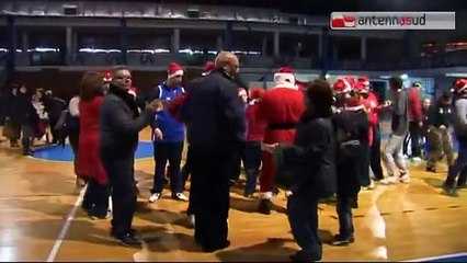 TG 24.12.14 A Bari il basket in carrozzina con babbo Natale