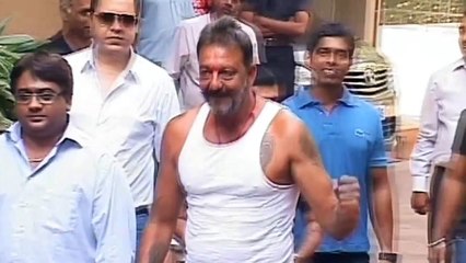 Aamir Khan watches 'PK' with Sanjay Dutt