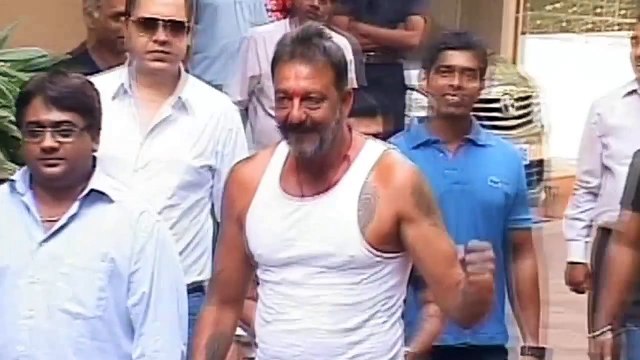 Aamir Khan watches 'PK' with Sanjay Dutt