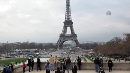 Paris'te Kaçak Sokak Satıcıları Arttı