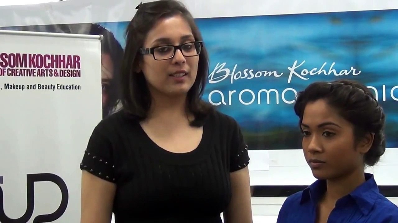 Makeup Tutorial - Lip Makeup - How to Apply Lipstick?