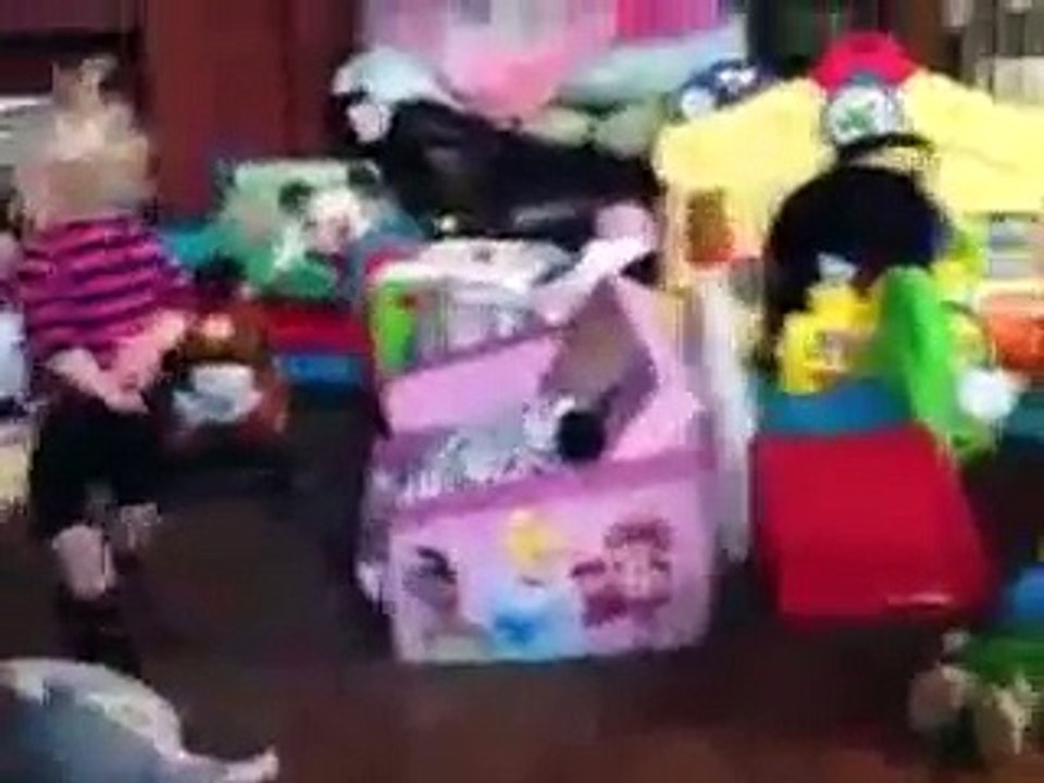 funnybabyvideos_87b4_w_3