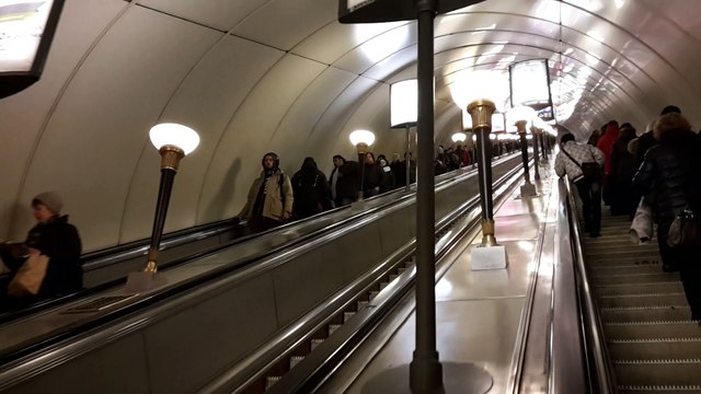 Samsung Galaxy Mega 2, тест камеры - На эскалаторе