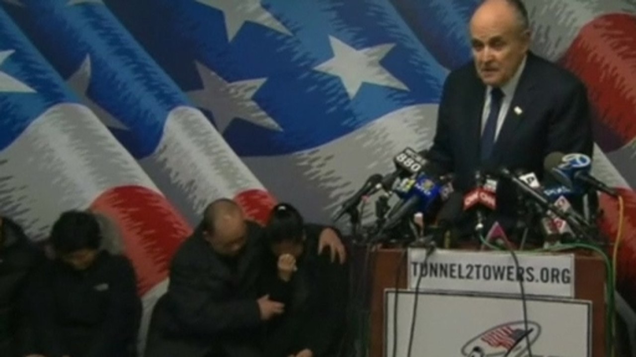 New York's Giuliani wants support for slain officer's families