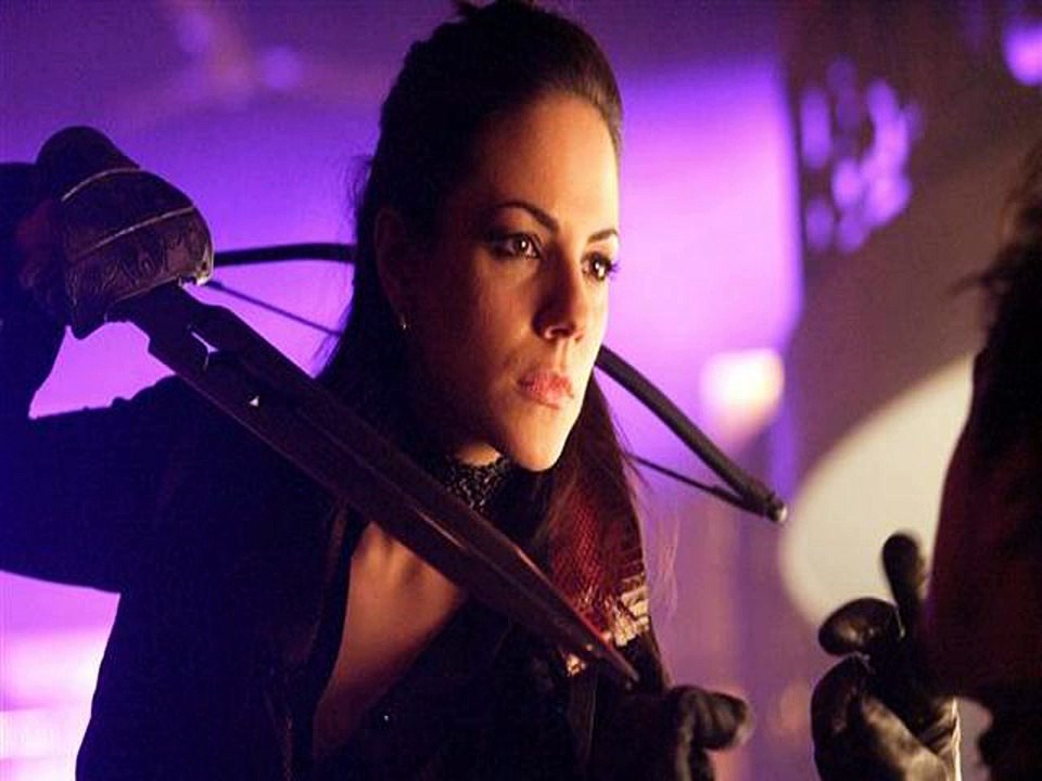 Lost Girl Season 5 Episode 4 When God Opens a Window...watch Episode online 5x04