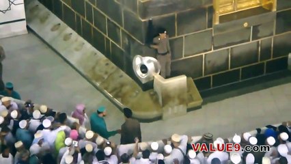 Security Guard Allowing A Child to Kiss Hajr al-Aswad
