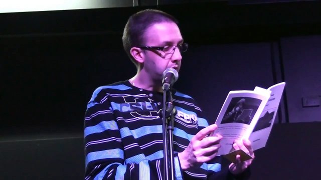 Loup J F lisant Ode à la rue et Seul d'Yvon Jean