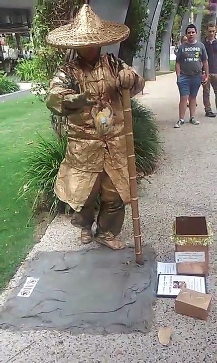 aMAZING MAGICIAN