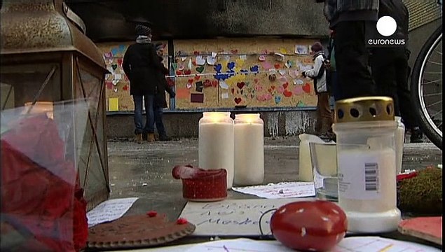 Gegen ein fremdenfeindliches Schweden: Hunderte zeigen Unterstützung nach mutmaßlichem Bombenanschlag auf Moschee