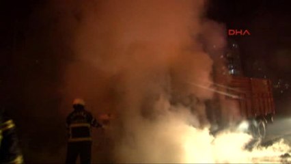 Otoyolda Kamyon Alev Alev Yandı