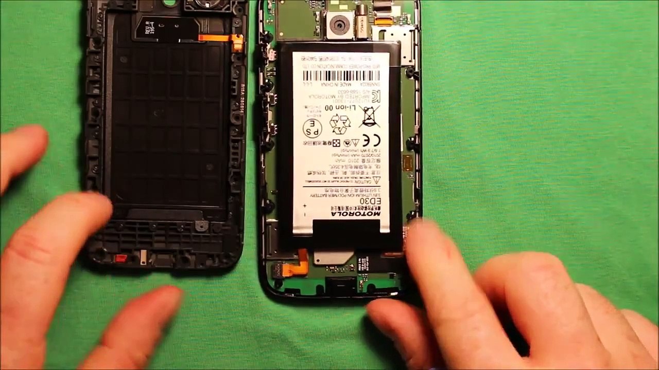 How to Remove Back Cover / Battery Door of Motorola Moto G / Moto G LTE / Moto G 4G video
