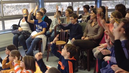 Apprentissage du chant-signe à l'office de tourisme