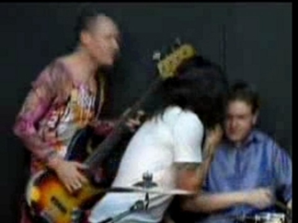 Red Hot Chili Peppers - Tell Me Baby