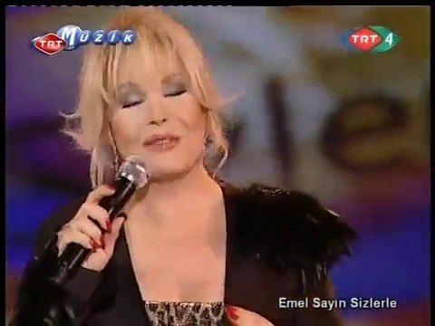 Emel SAYIN - BİR KIZIL GONCAYA BENZER DUDAĞIN