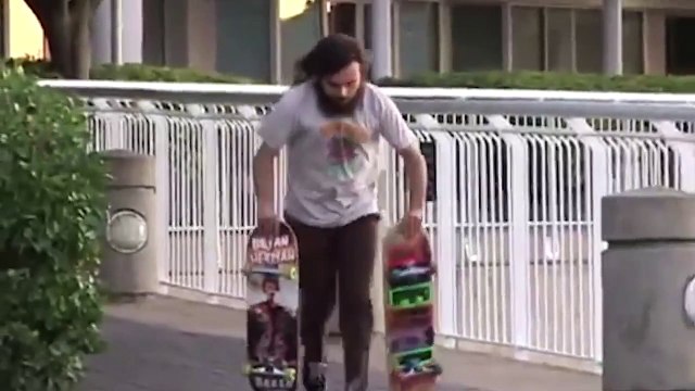 Un skater de risa y la caída más cómica