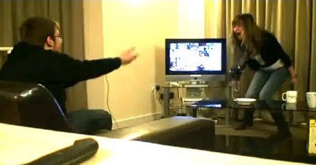 Oyunu kaybeden kız çılgına döndü