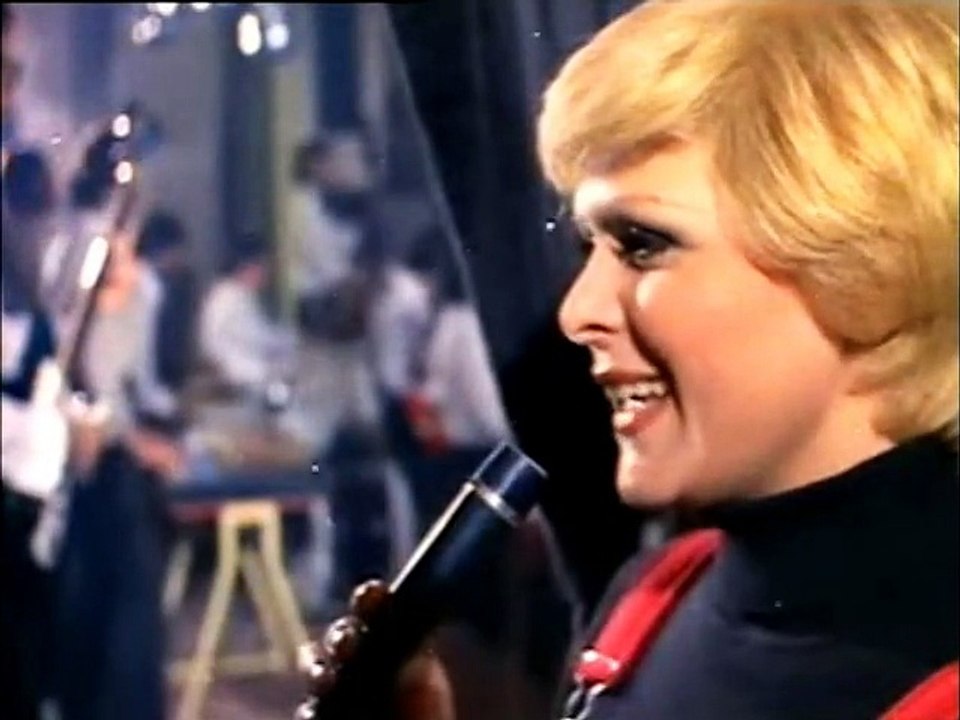 Ben Aşksız Da Yaşarım - Neşe Karaböcek