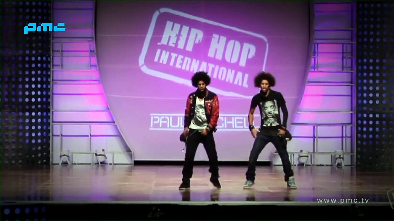 Twin performers in Hip hop dance competition