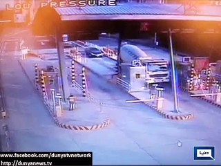 Truck strikes a car - xpressnetwork.pk